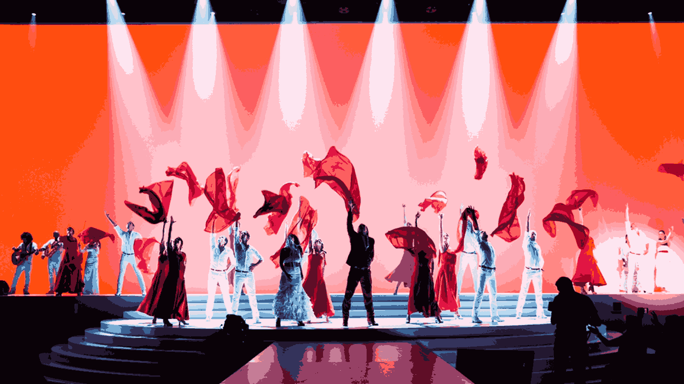 Grupo de danza en rojo