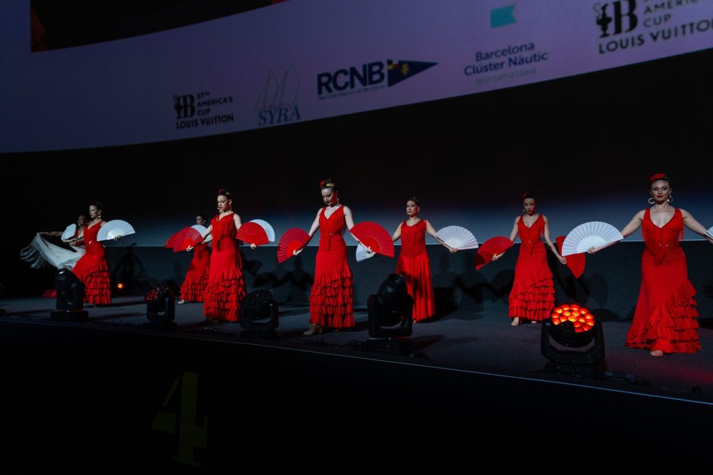 Grupo de bailarines flamencos